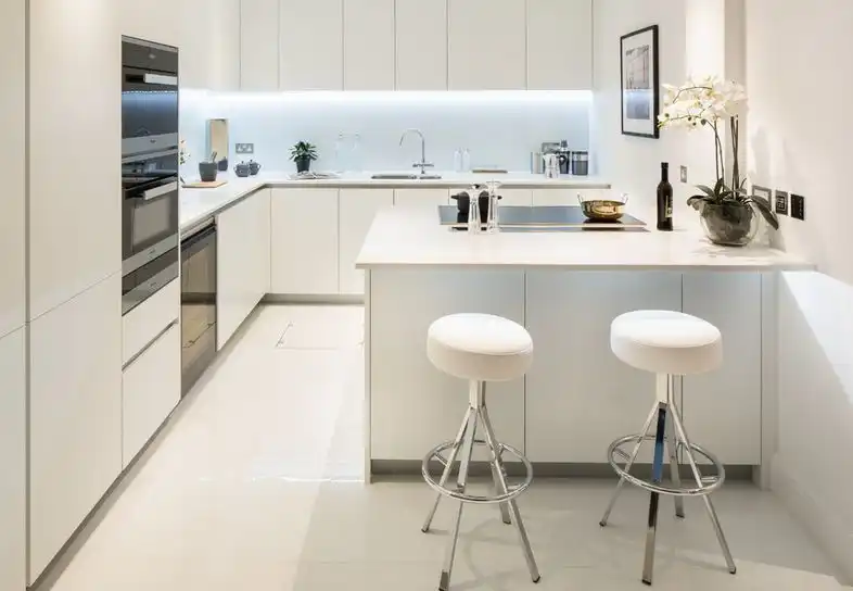 Small, chic and backless stools for a small kitchen