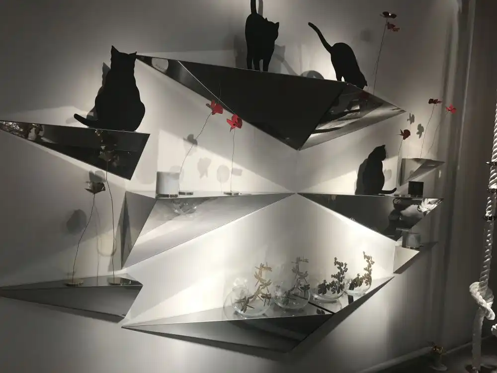 Mirrored triangle shelves to decroate the walls