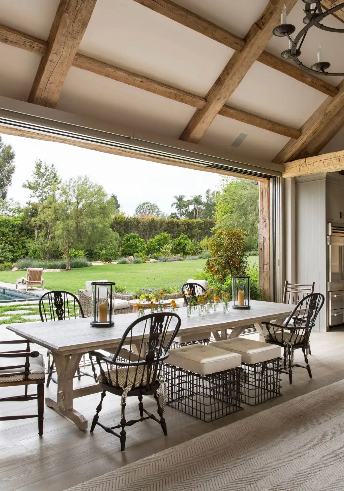 Mixed modern and traditional farmhouse seating