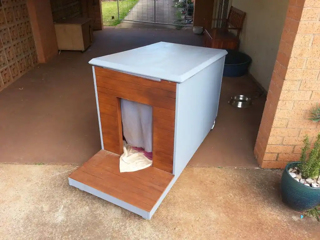 Mobile dog house with small porch