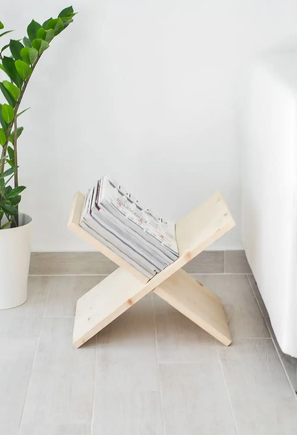 Modern DIY Wooden Magazine Holder