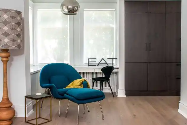 This is a good example of how one bold, modern piece -- in this case the Womb Chair -- can elevate a space that's otherwise a completely neutral palette.