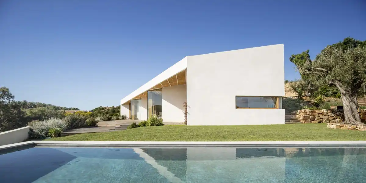 Modern White house in Spain 05 AM Arquitectura - swimming pool