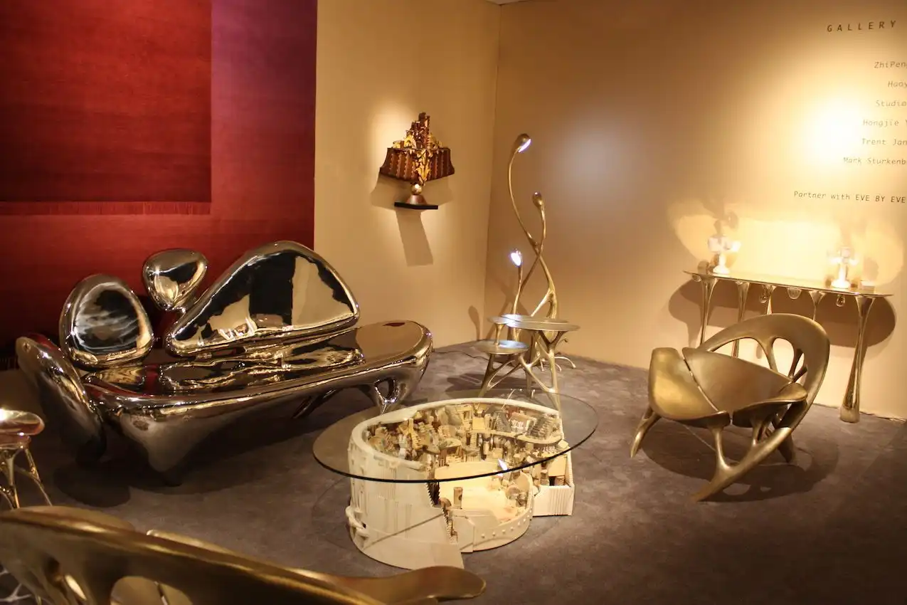 Modern and artistic, the Gallery's works are all striking.