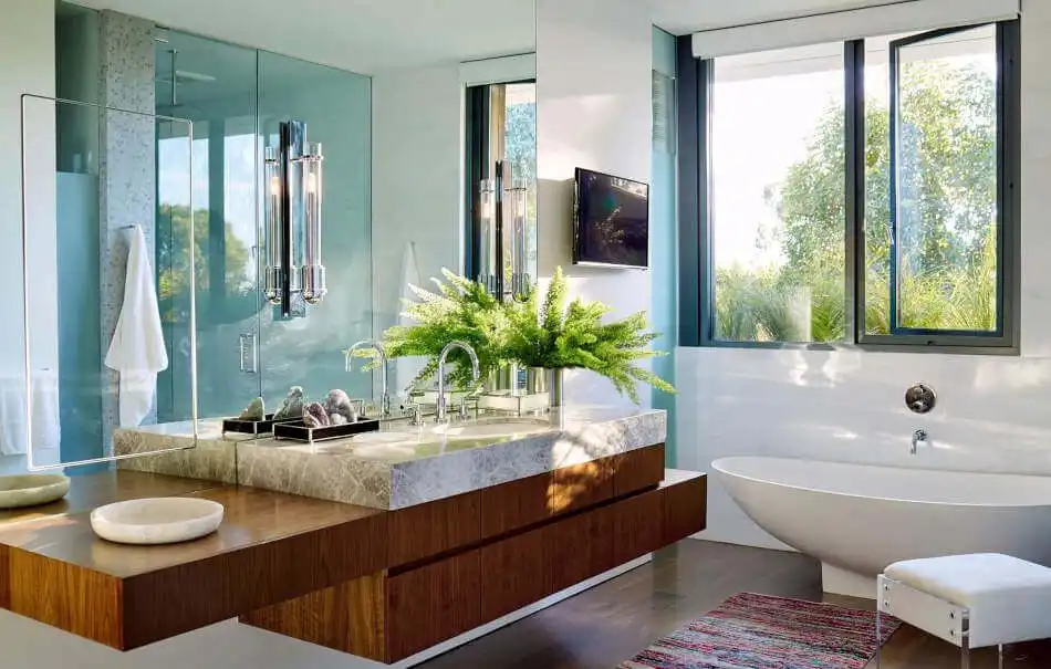 Modern bahtroom with freestanding curved bathtub