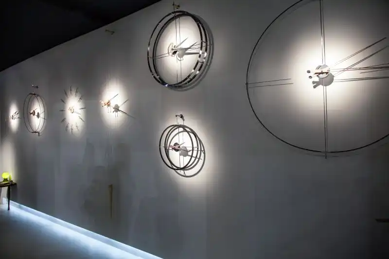 Modern nomon wall clock