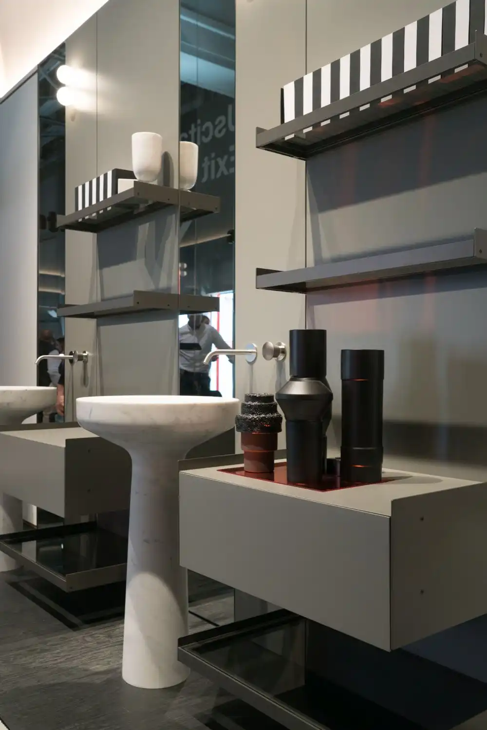 Modern pedestal sink for cool bathrooms