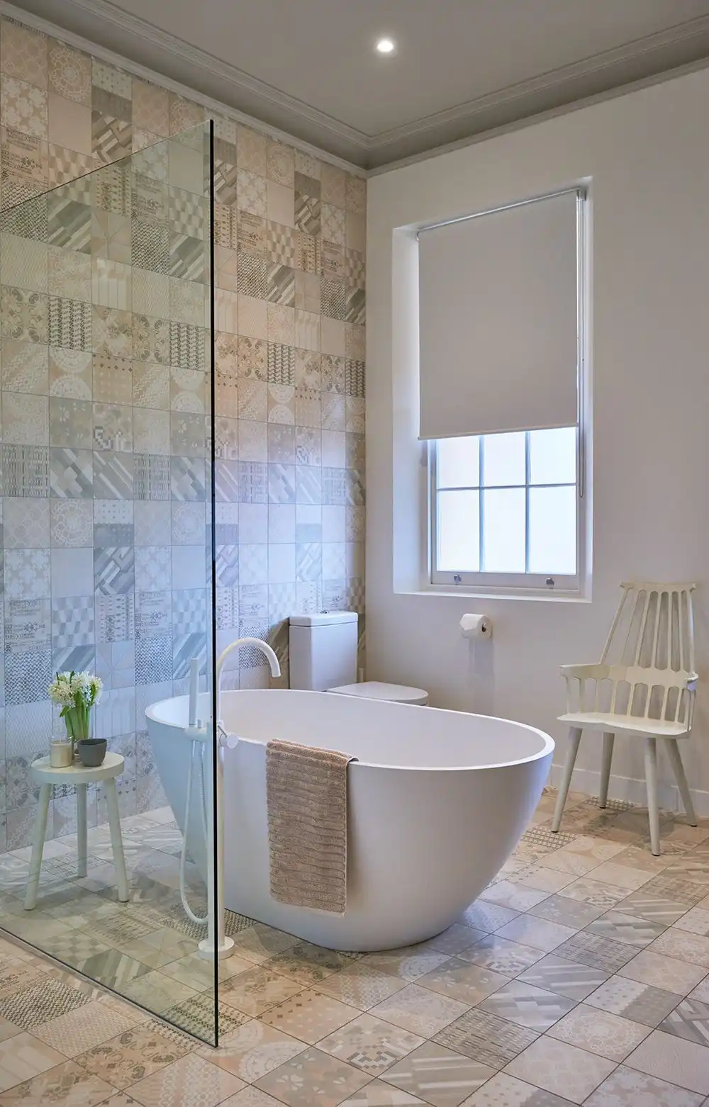 Modern rectangular tiles pattern and freestanding tub