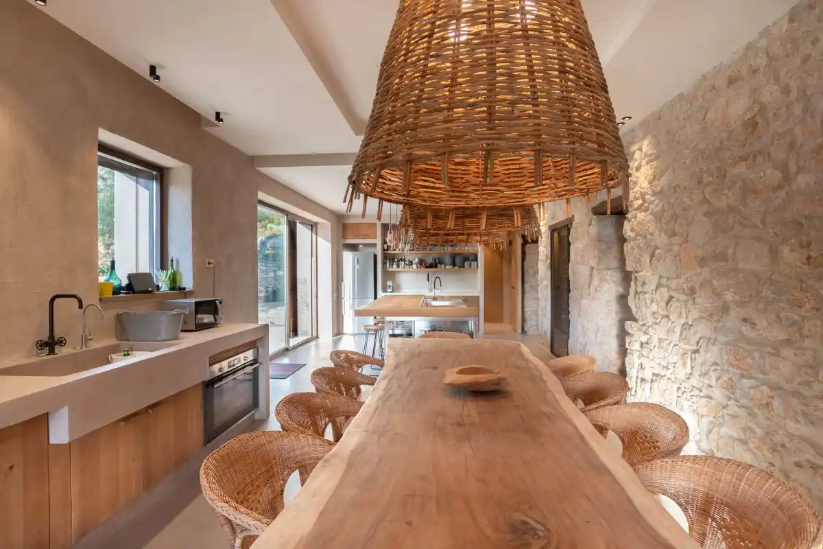 Modern traditional house in spain Grand by Lado Blanco Arquitecturas dining table