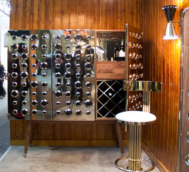 monocles-cabinet-open