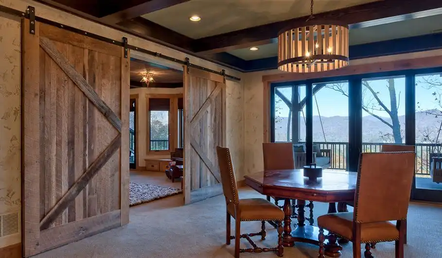 Mountain dining room area with a cozy decor