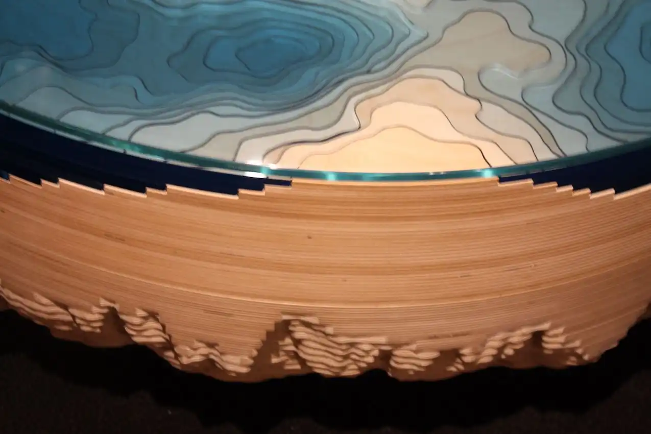 The edge of the wood layers is equally detailed.