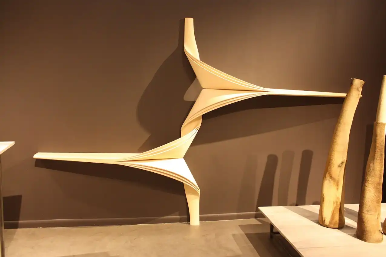 This piece showcases the amazing manipulation of wood that is possible in the hands of talented artists.