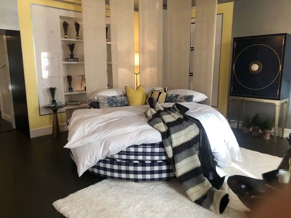 NYC Holiday House round bedroom
