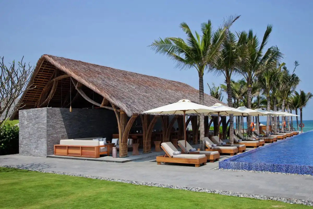 Naman Retreat Beach Bar pool