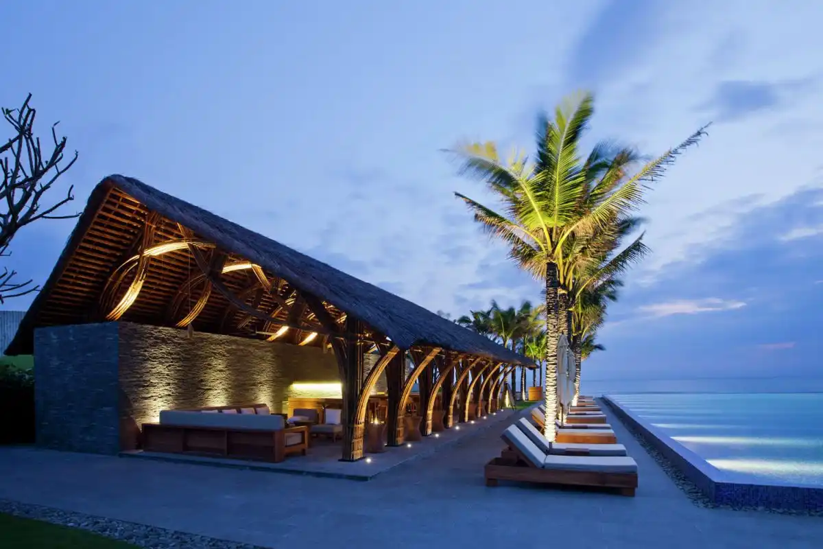 Naman Retreat Beach Bar roof