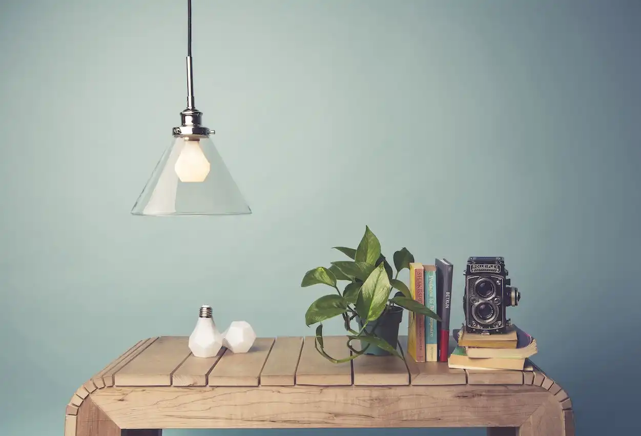 Nanoleaf Gem glass lamp