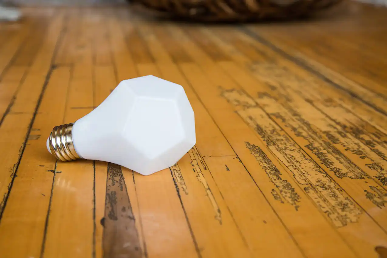 Nanoleaf Gem wood table