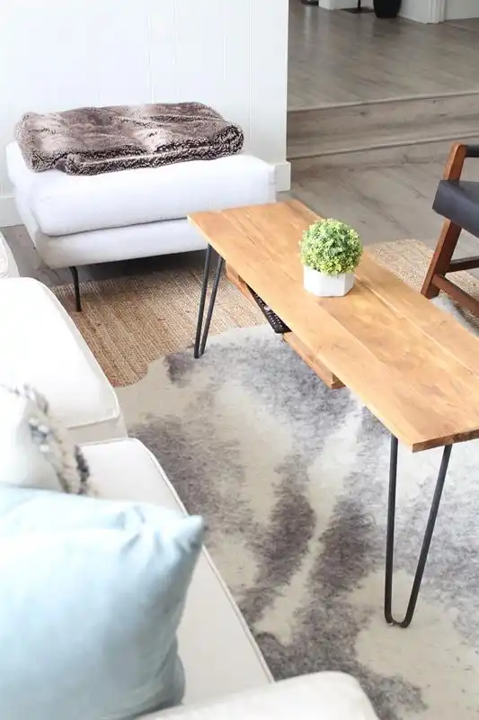 Narrow hairpin table