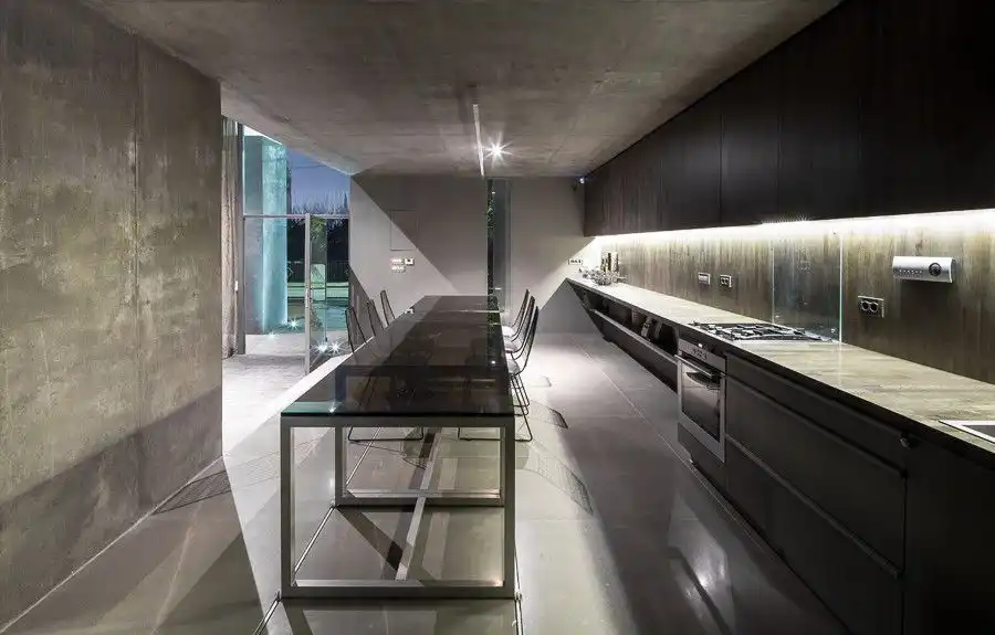 Narrow kitcehn design with concrete walls