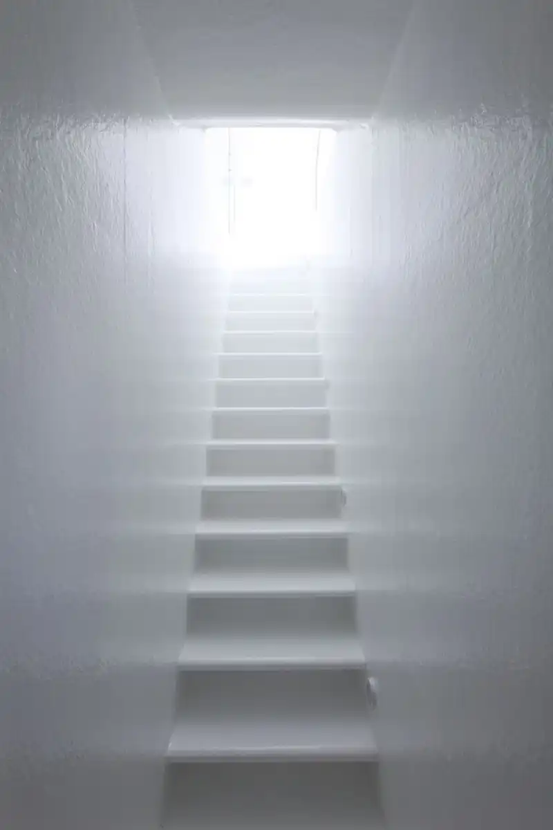 Narrow staircase wall