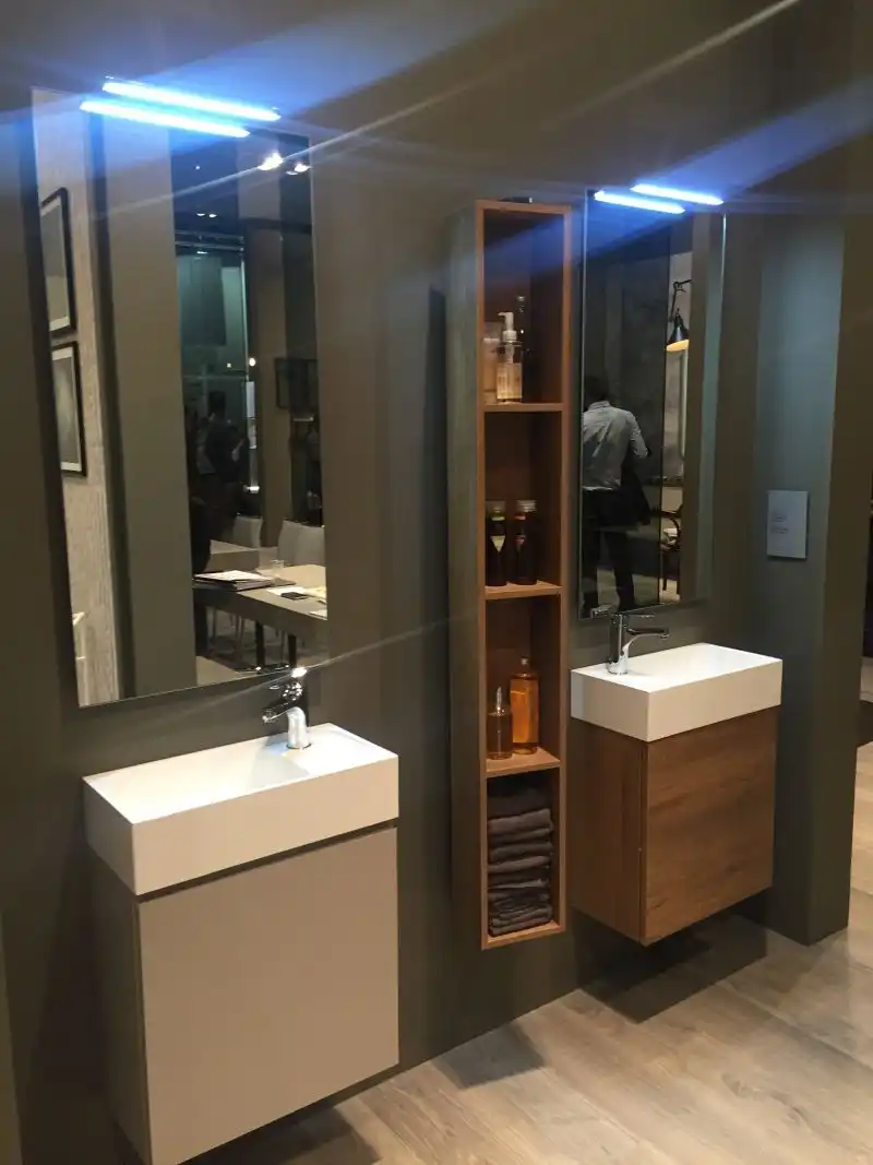 Narrow vertical storage system for bathroom