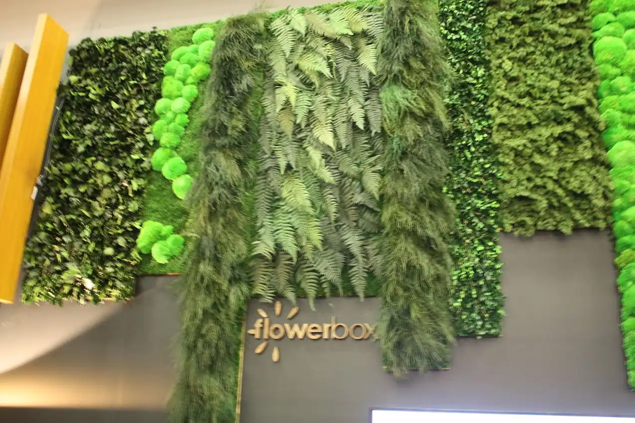 Naturalist flower box wall from Flowerbox