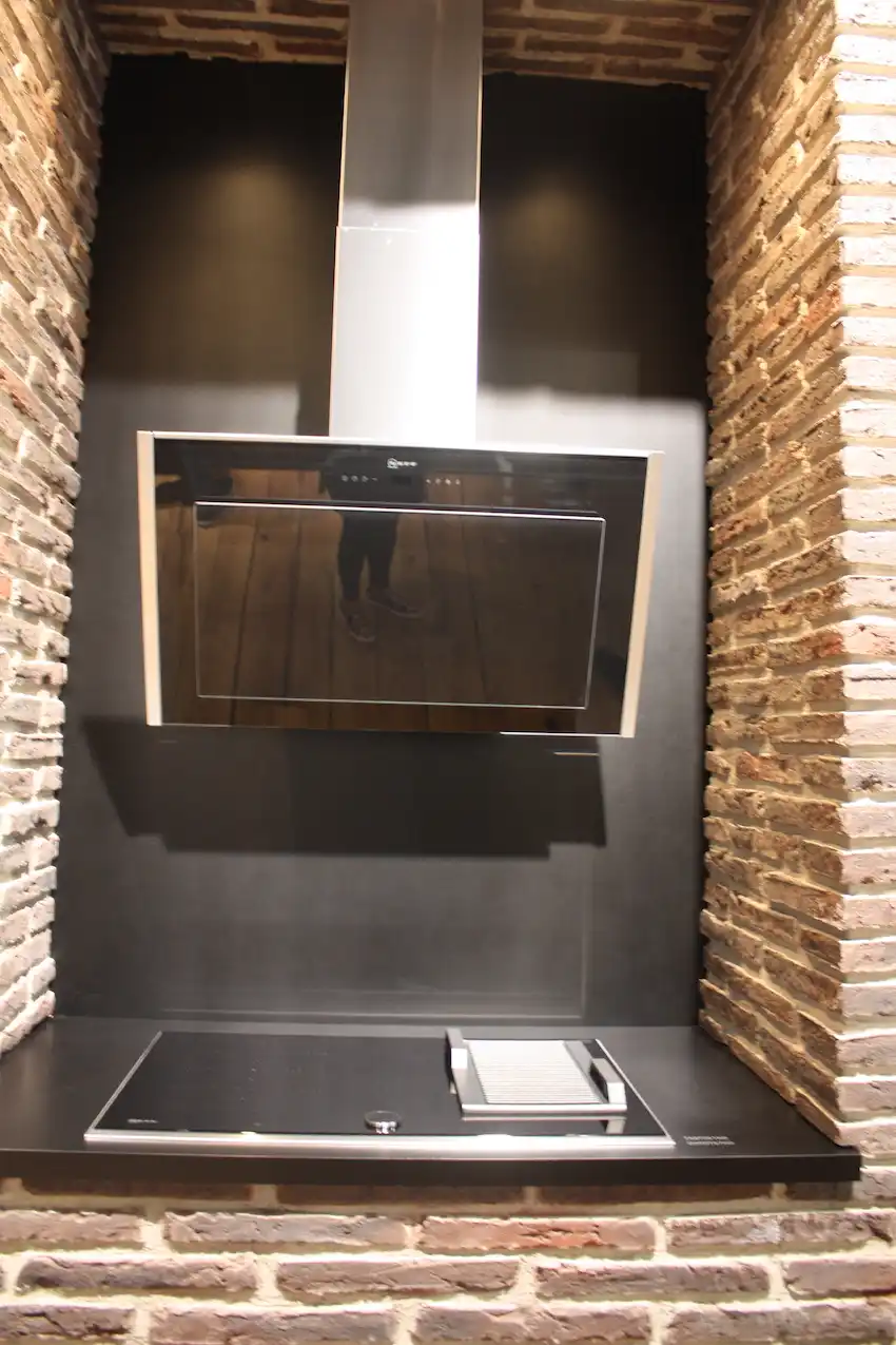 Neff flat glass hood