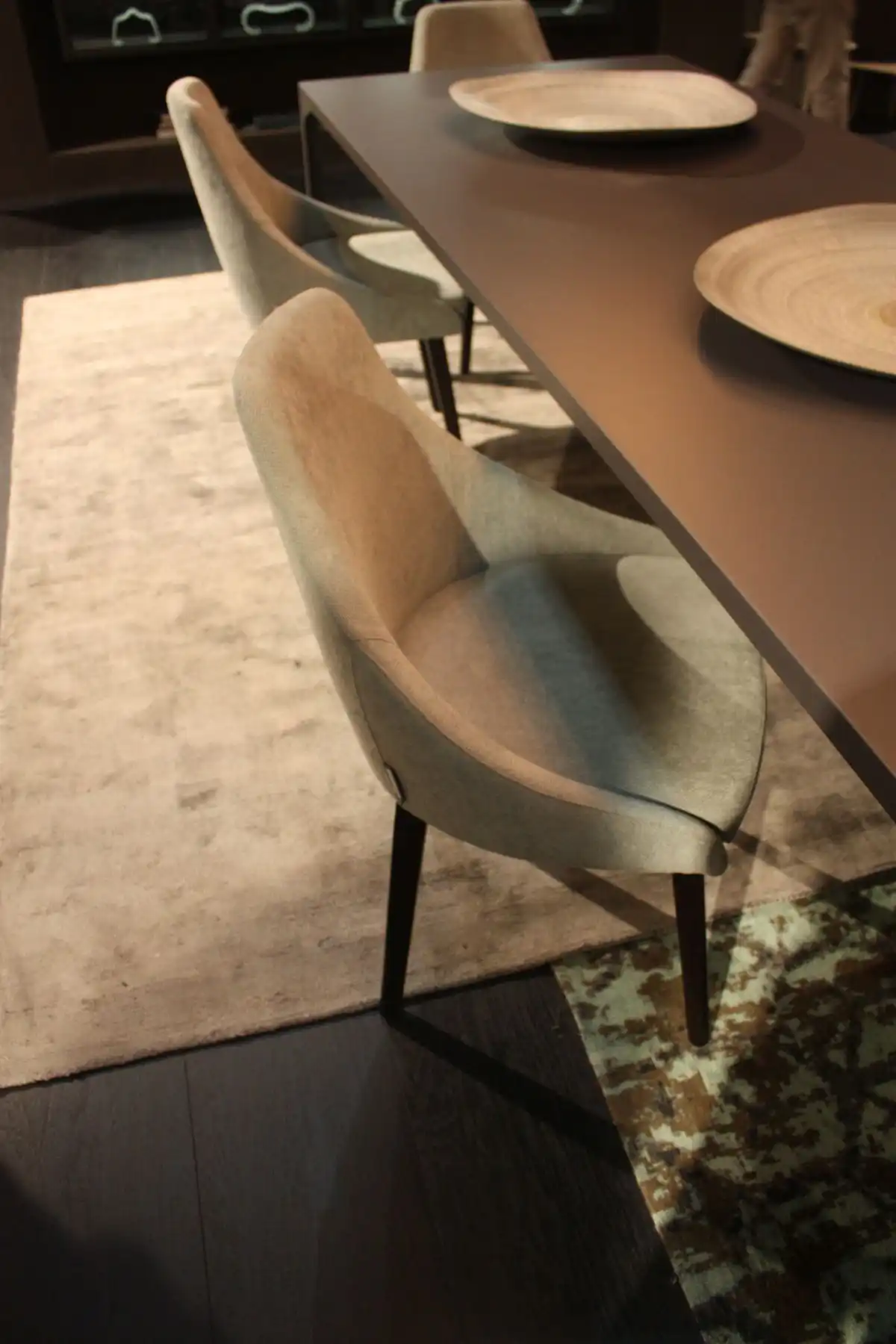 Neutral dining room colors - keep feng shui in mind