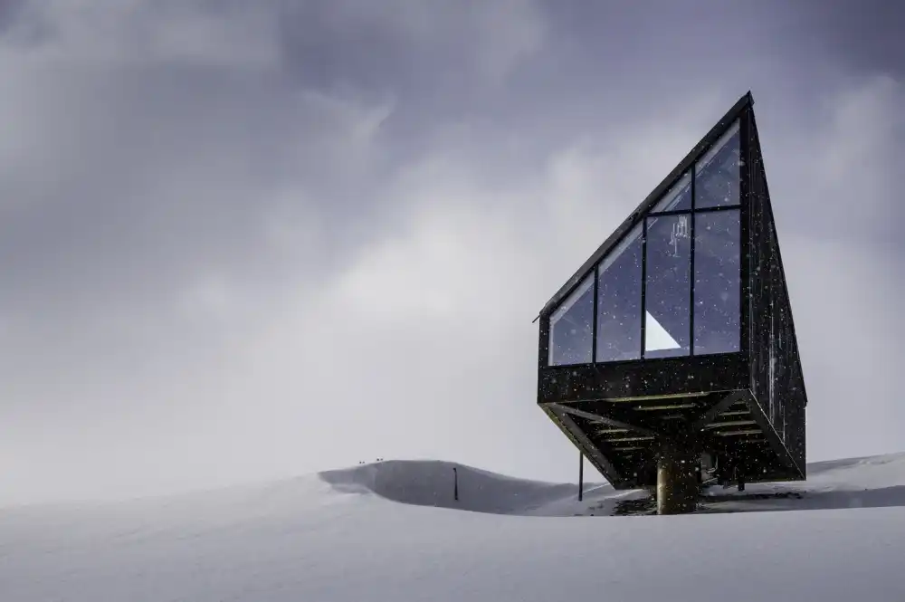 Norway Diamanten Cabin by A38 Arkitekter middle of winter