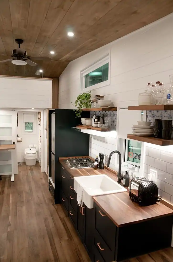 Noyer Tiny House by Minimaliste kitchen