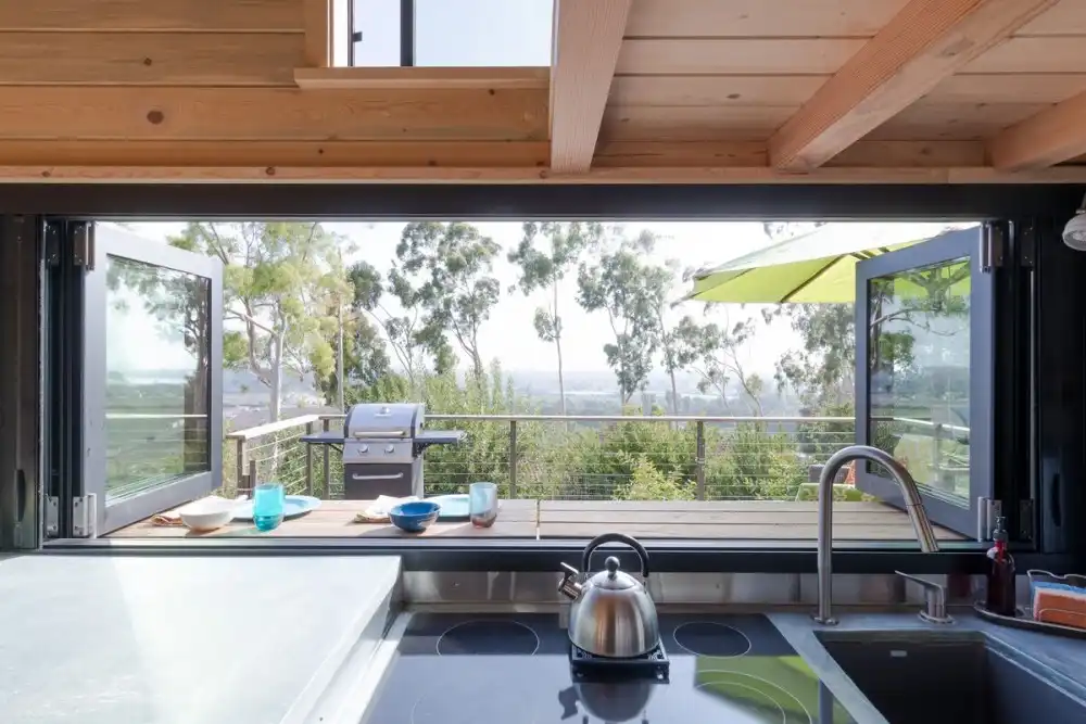 Ocean view Tiny House 1 Mile to the beach kitchen windiow