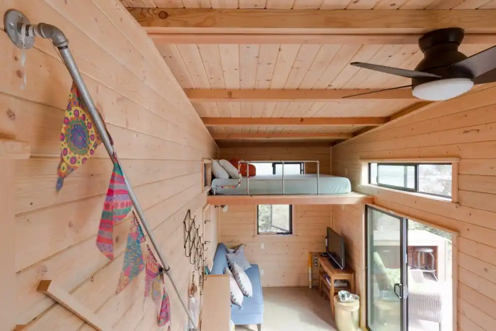 Ocean view Tiny House 1 Mile to the beach pipe handrail