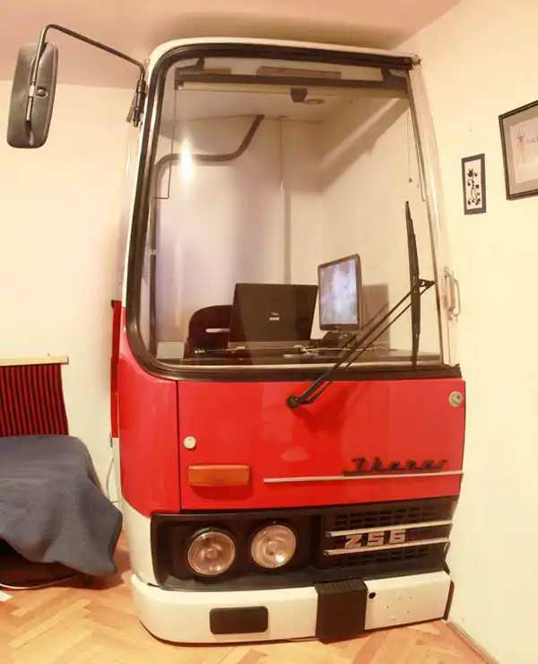 Old bus cabin turned into working space1