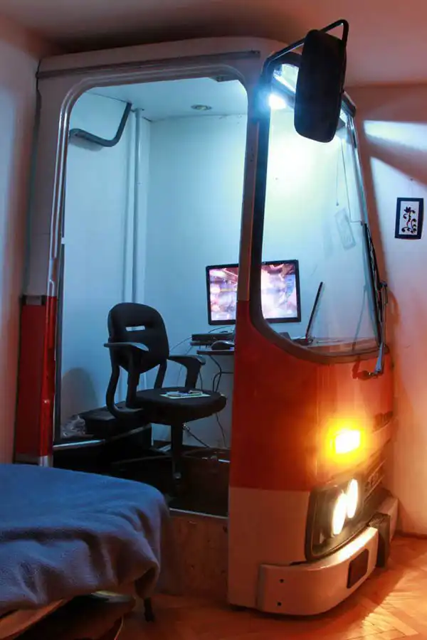 Old bus cabin turned into working space4
