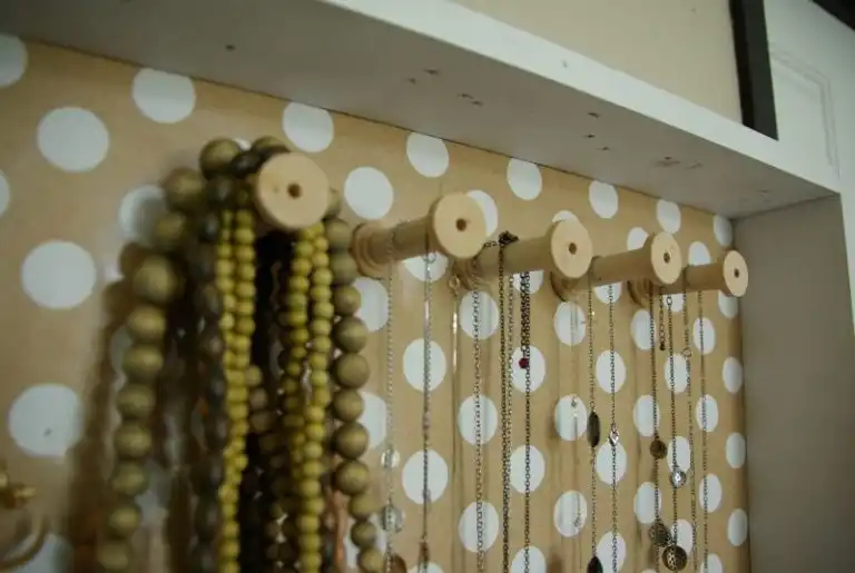 Old frame jewelry holder diy