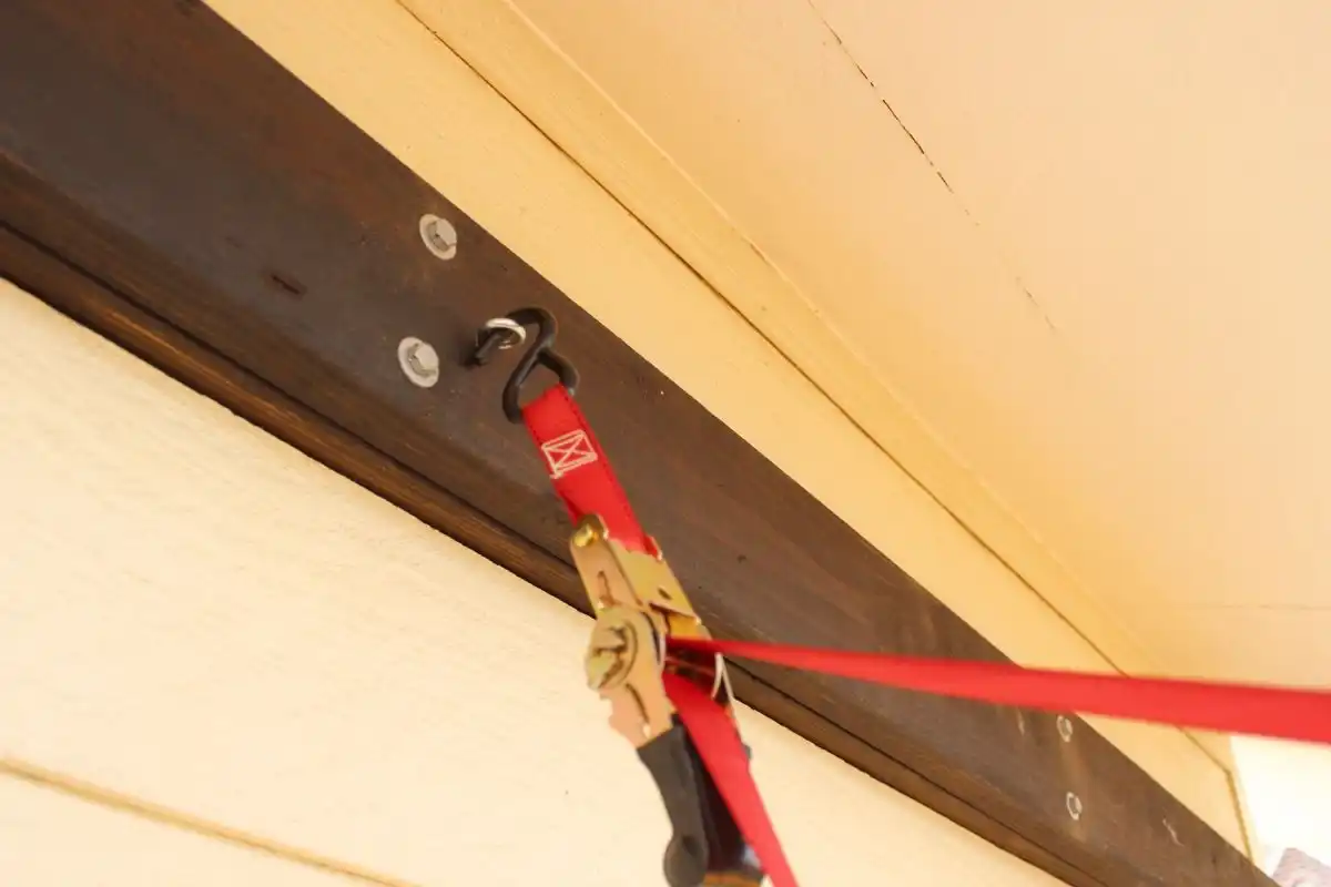 How to Install Modern Pergola Rafters Without Brackets - secure screws