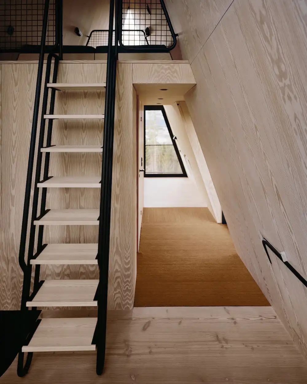 PAN Treetop a FRAME cABIN INTERIOR