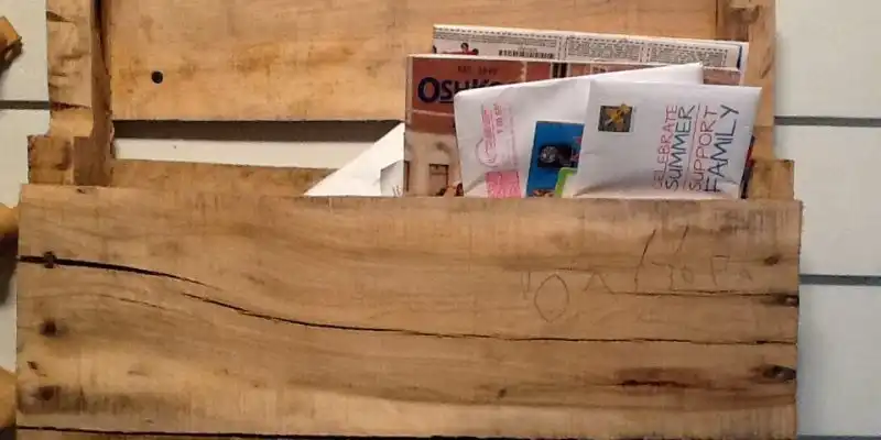 Pallet Shelves for Your Mail