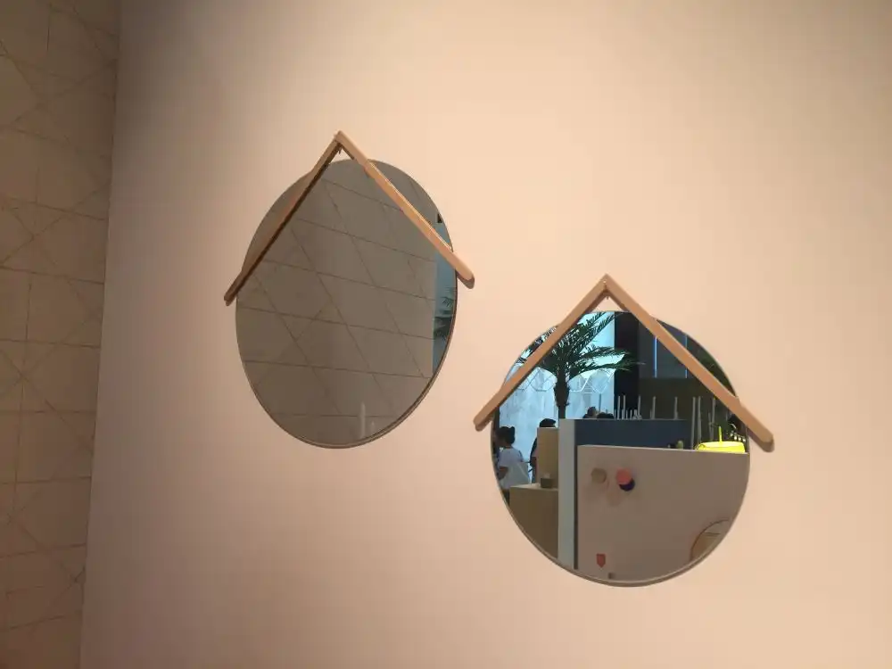 Pastel color on the mirrors wall