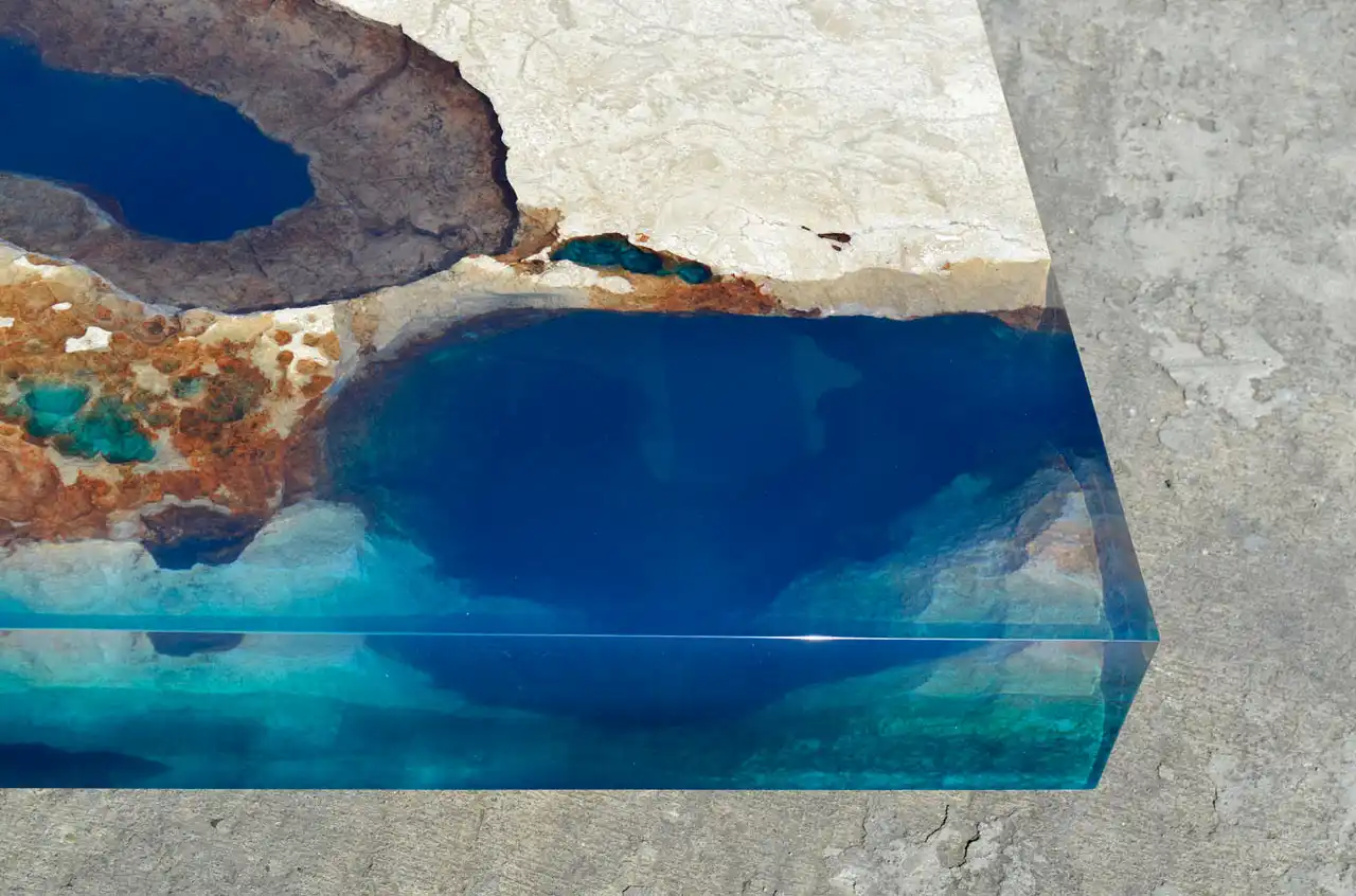Perfect mix Stone and resin la table design