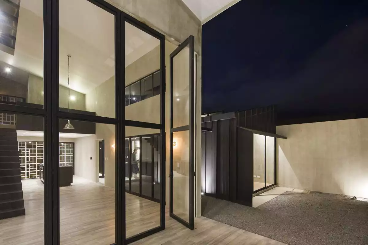 Pivot large window and door