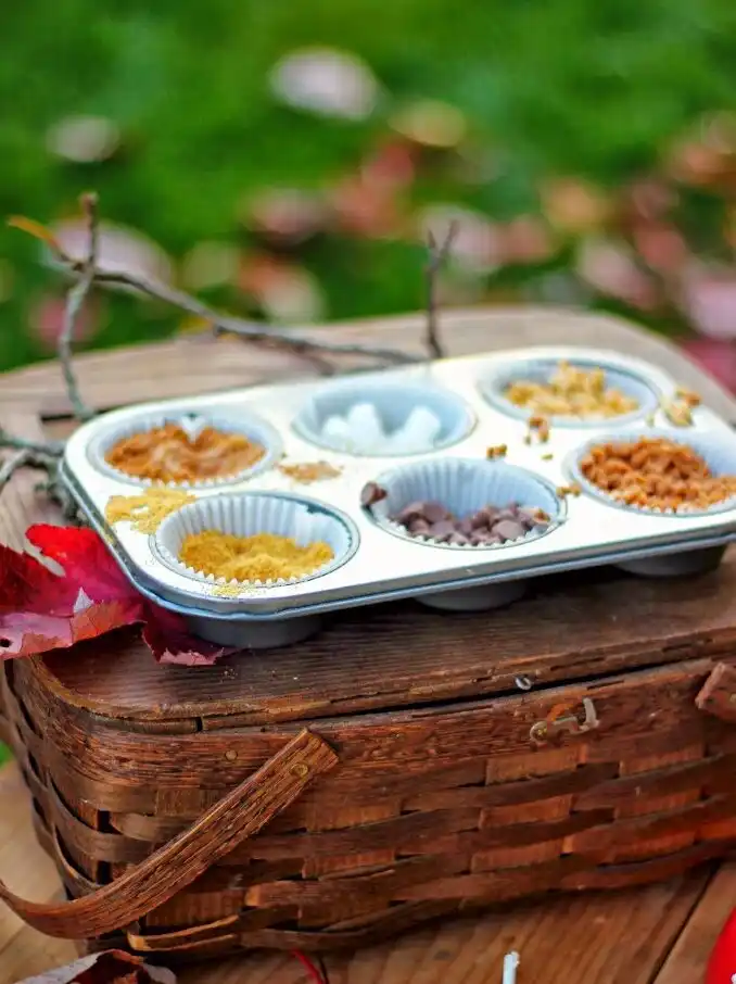 Place a Stained Picnic Basket
