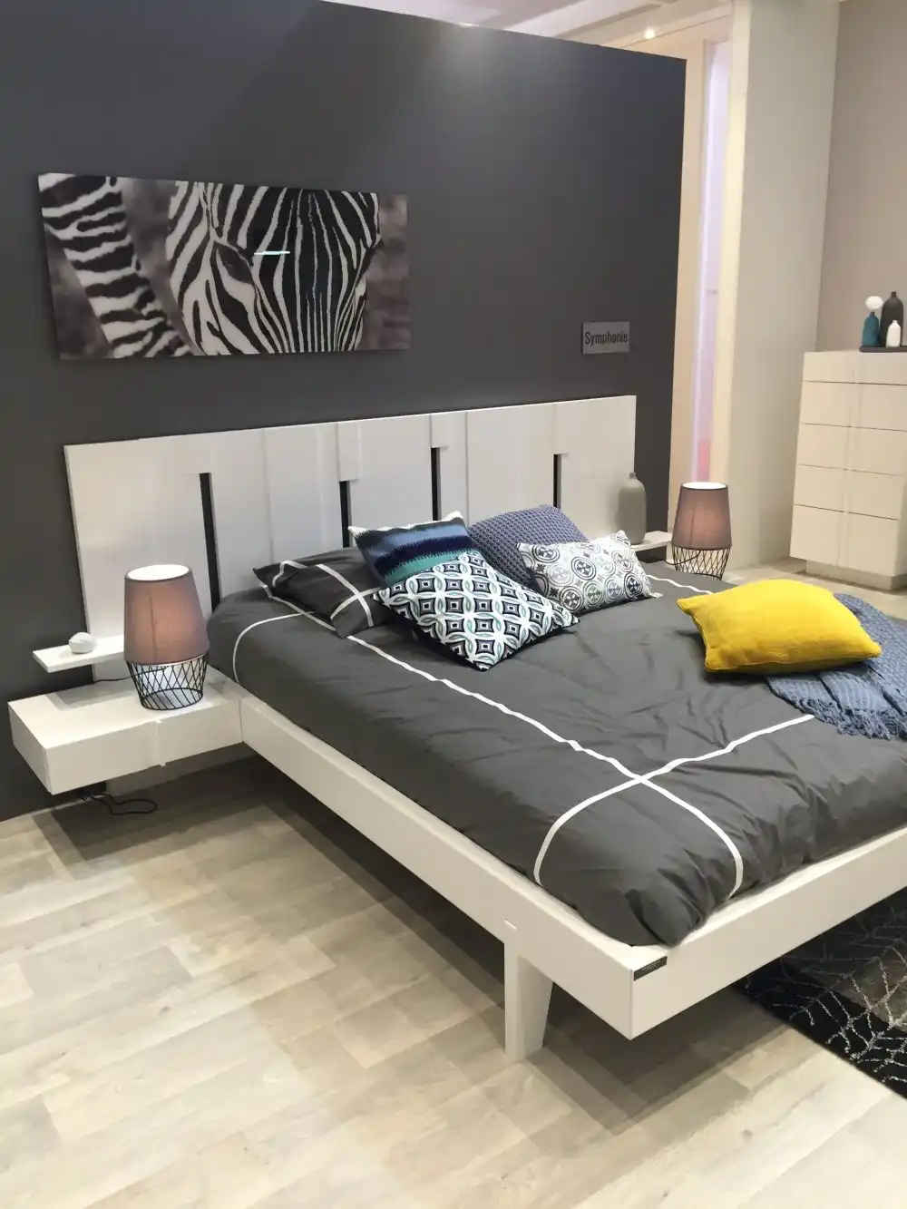 Platform kids bedroom bed