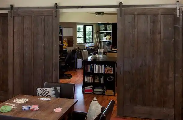 Playboards room divided by sliding doors