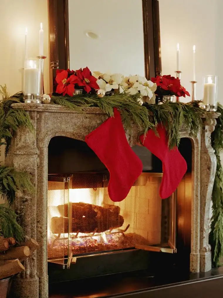 Poinsetta Christmas mantel