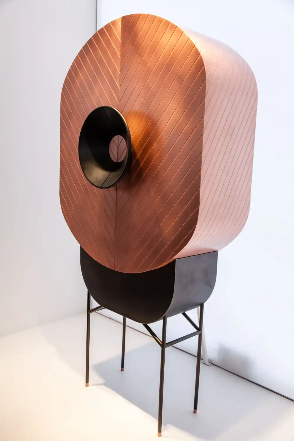 Polifemo cabinet standing