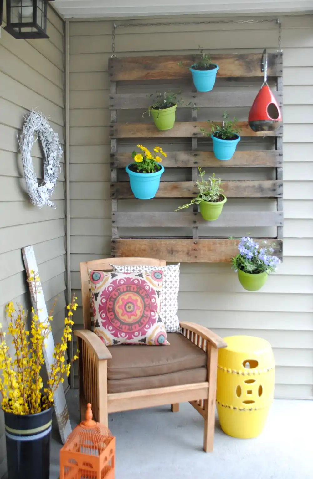 A Vertical Pallet Garden for a Small Home