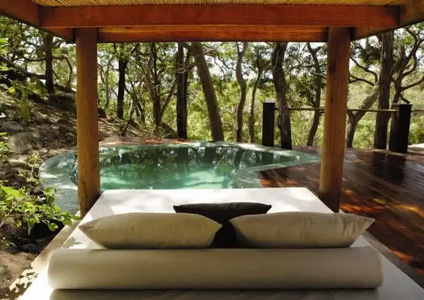 Pretty Beach House5