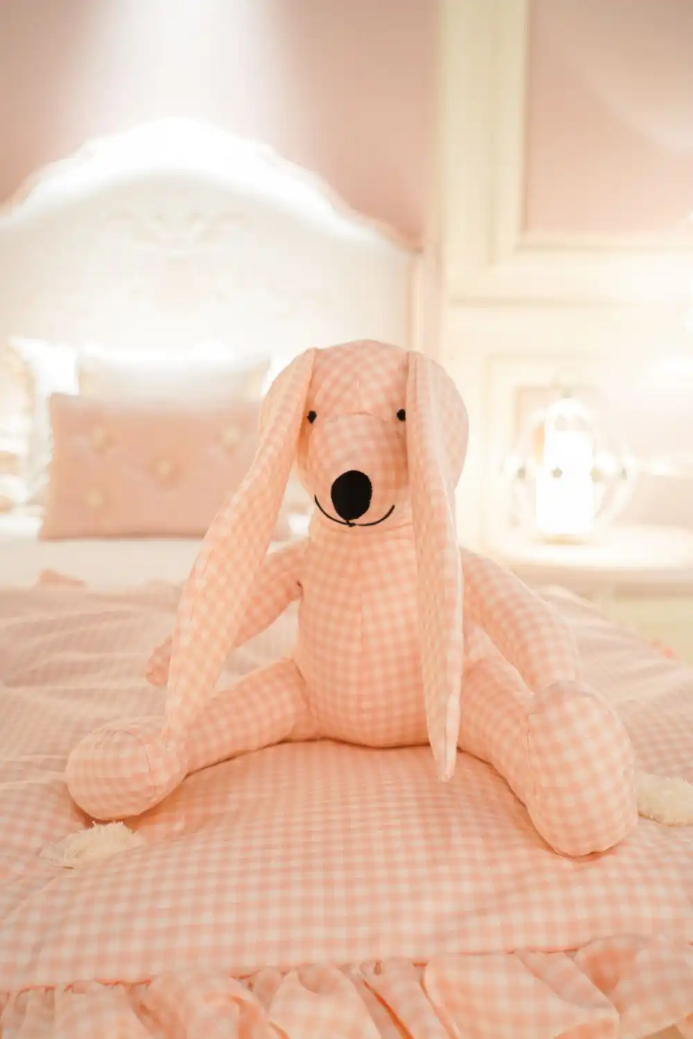 Even toys and other childish things can give the room a sophisticated look if chosen right